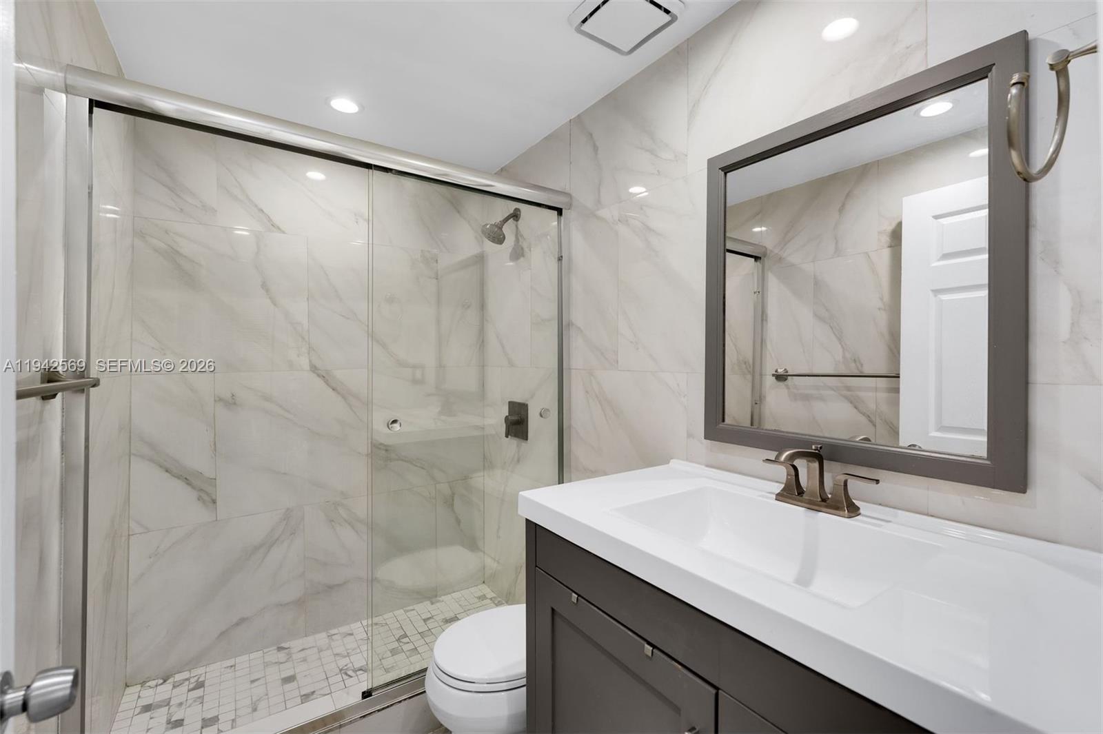 1559 Michigan Ave # 301