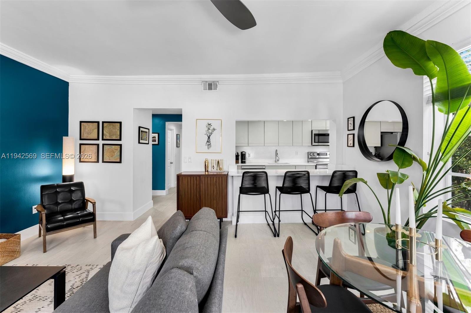 1559 Michigan Ave # 301