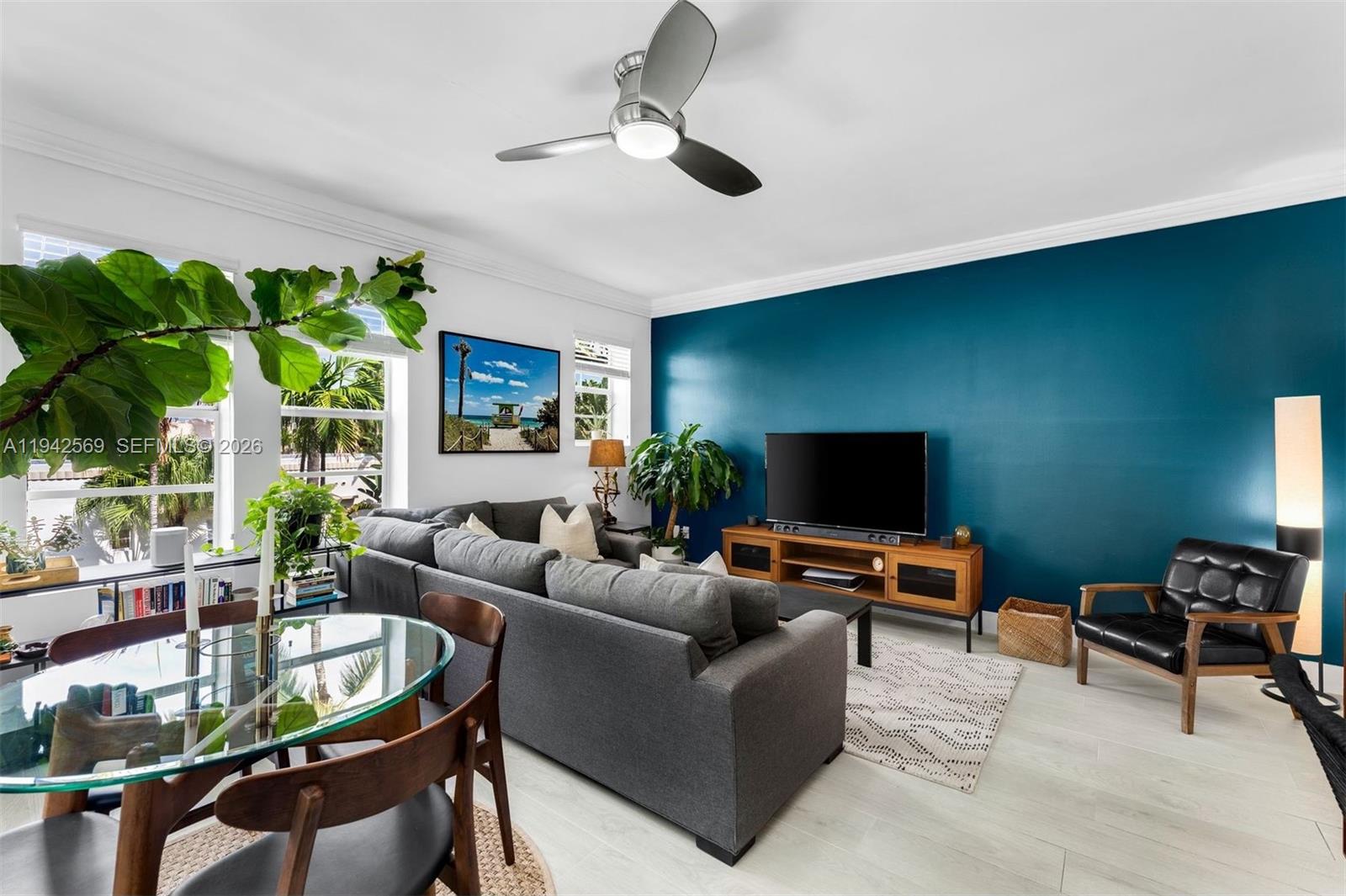 1559 Michigan Ave # 301