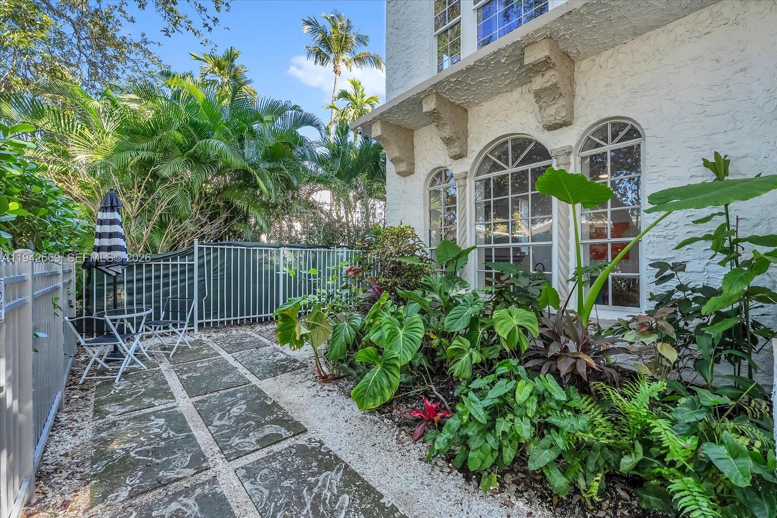 1559 Michigan Ave # 301