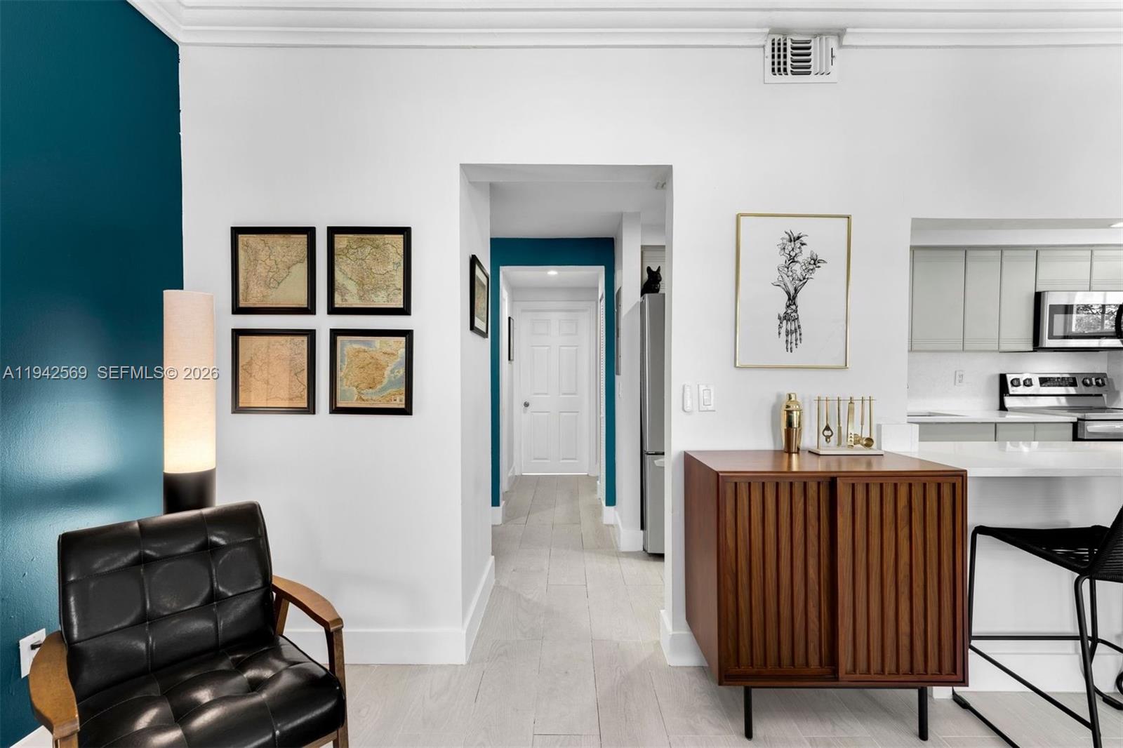 1559 Michigan Ave # 301