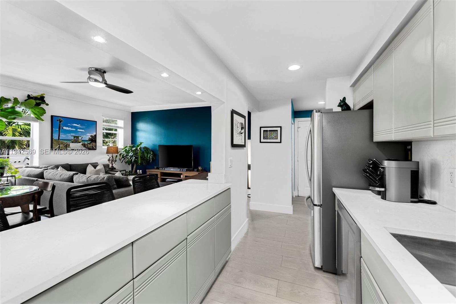 1559 Michigan Ave # 301