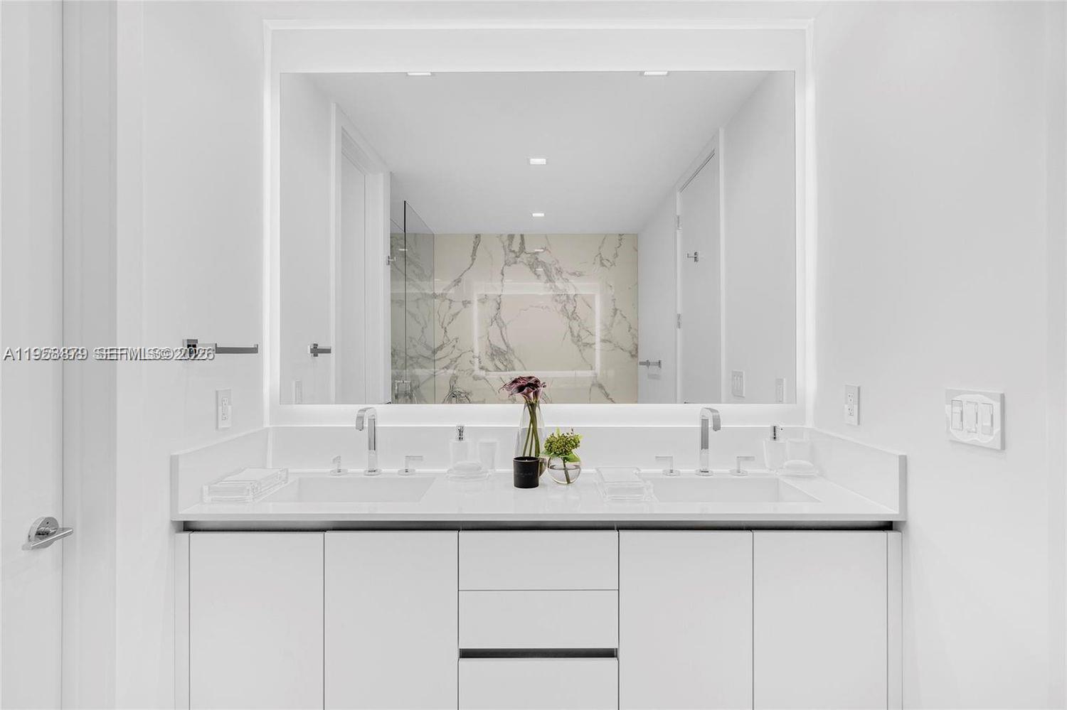 100 S Pointe Dr # 13 Unit: TH-13