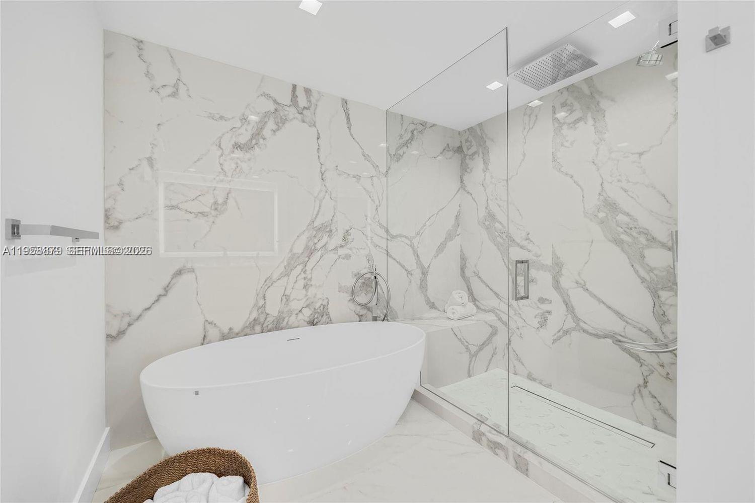 100 S Pointe Dr # 13 Unit: TH-13