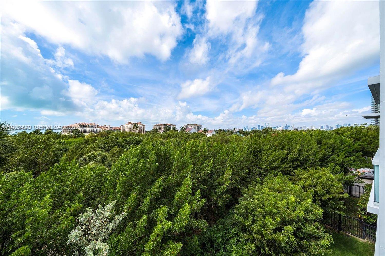 100 S Pointe Dr # 13 Unit: TH-13