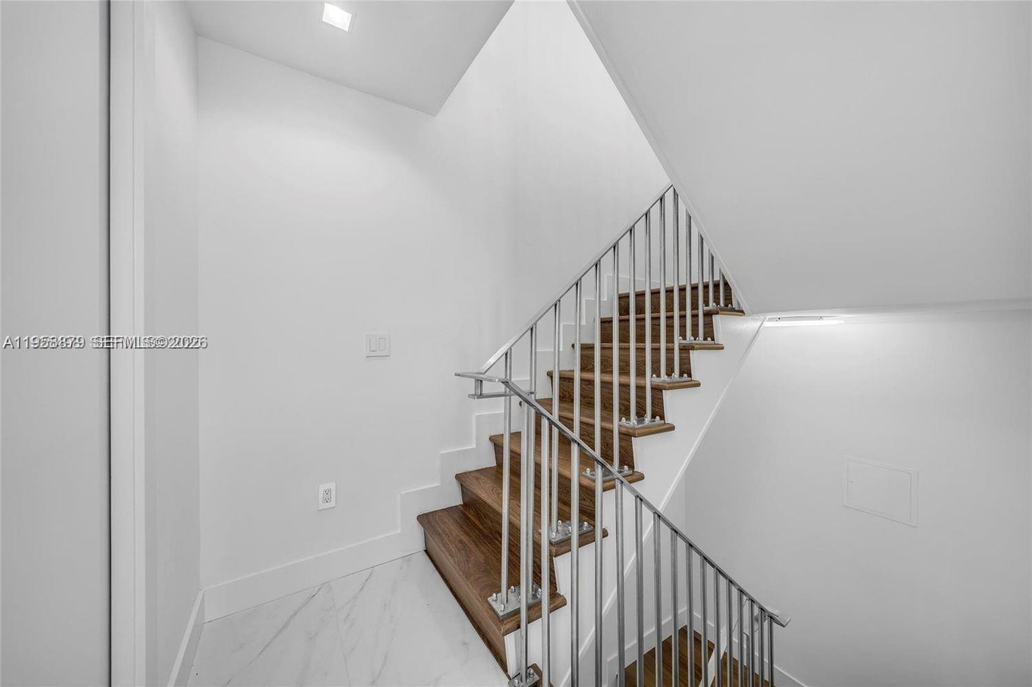 100 S Pointe Dr # 13 Unit: TH-13