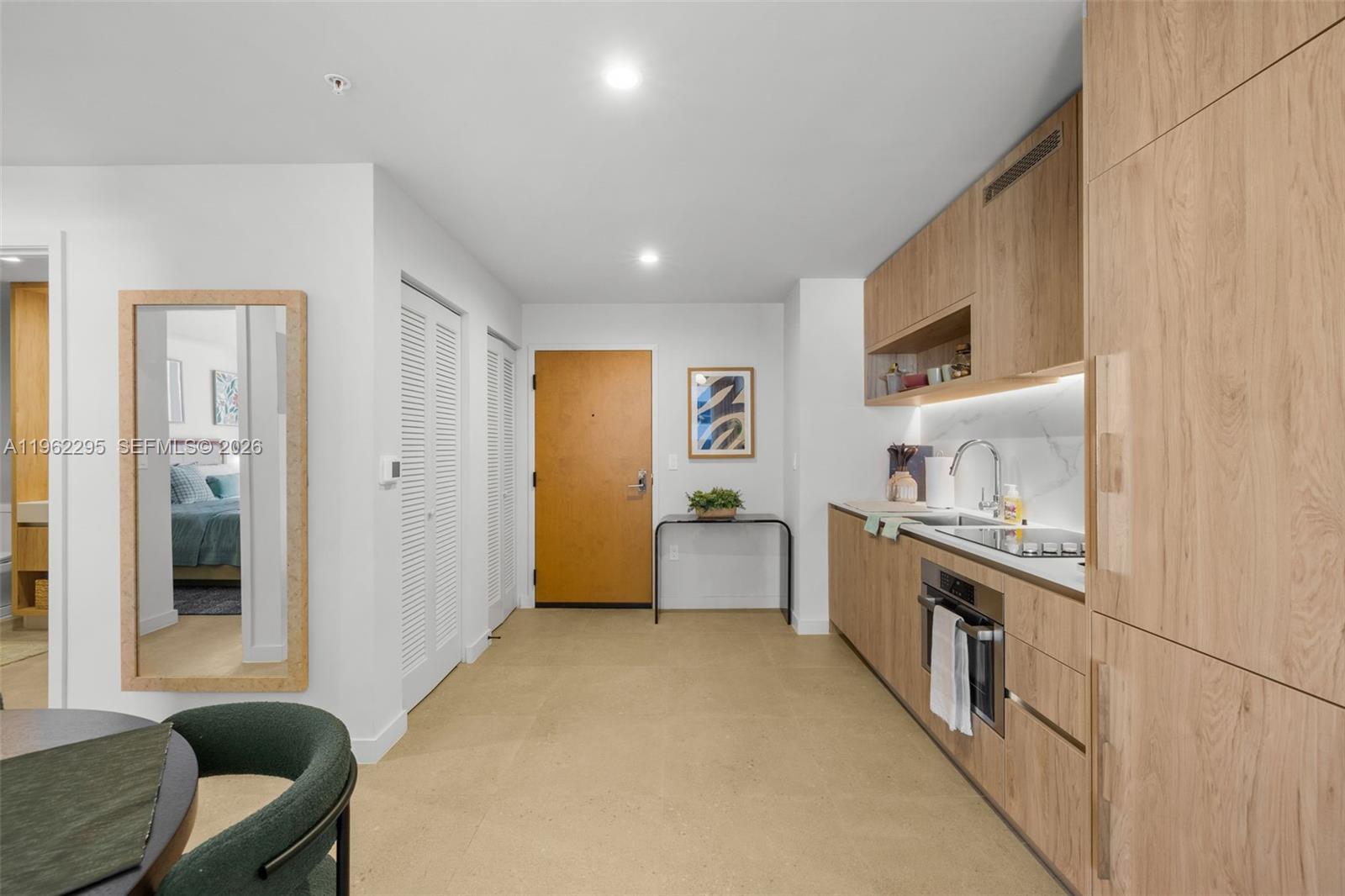 11 NE 6th St # 1611