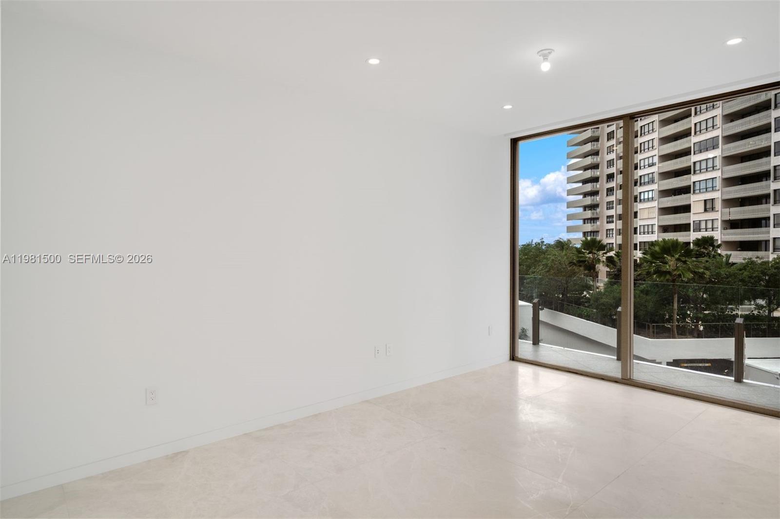 5 GROVE ISLE DR # L402