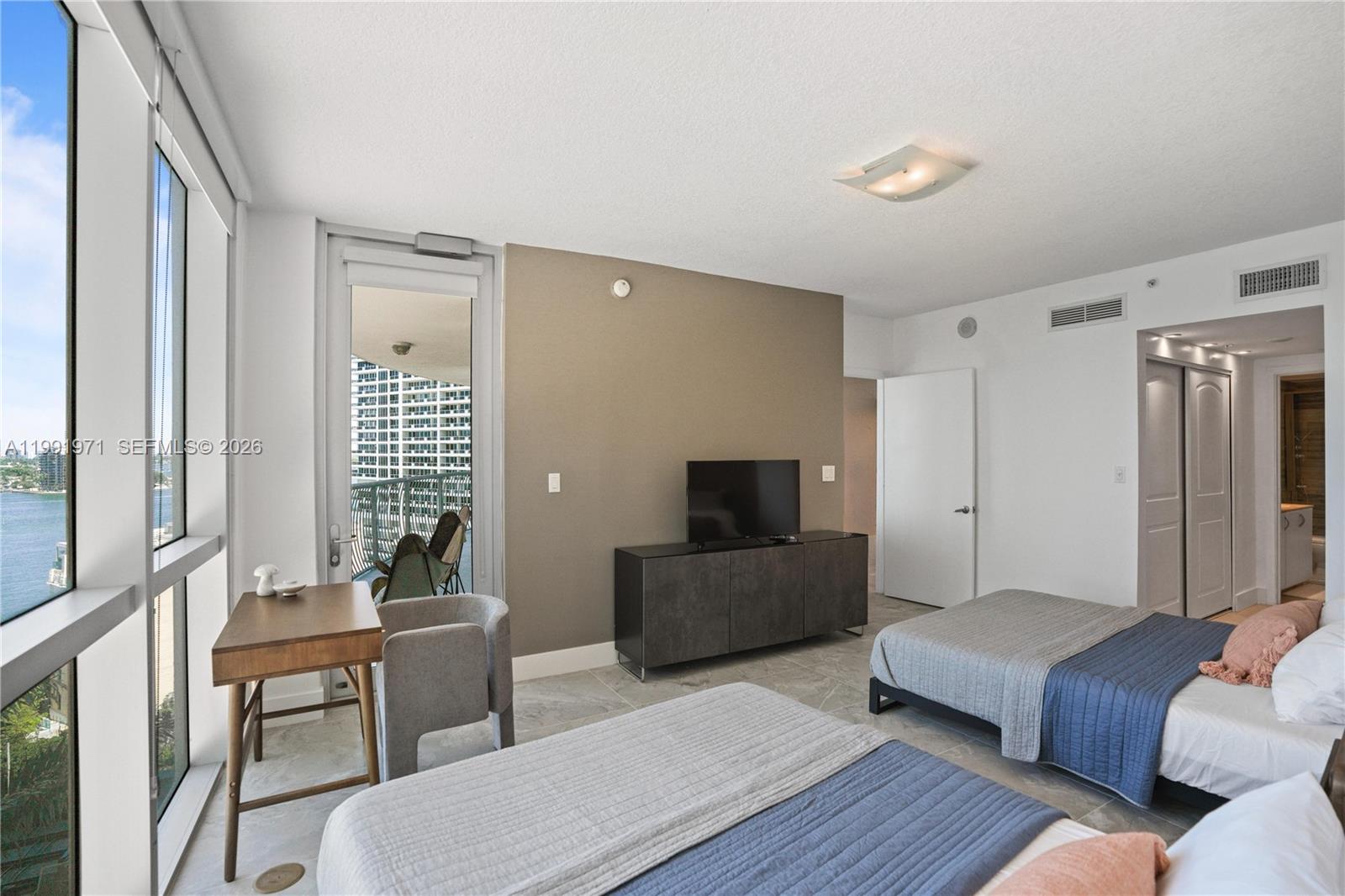 1750 N Bayshore Dr # 1401