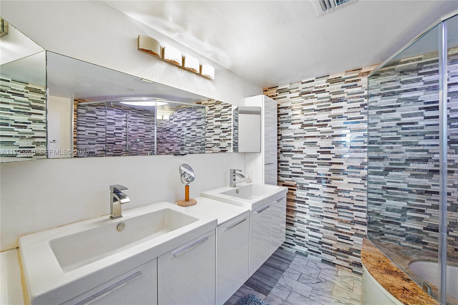 2000 Towerside Ter Unit: PH9