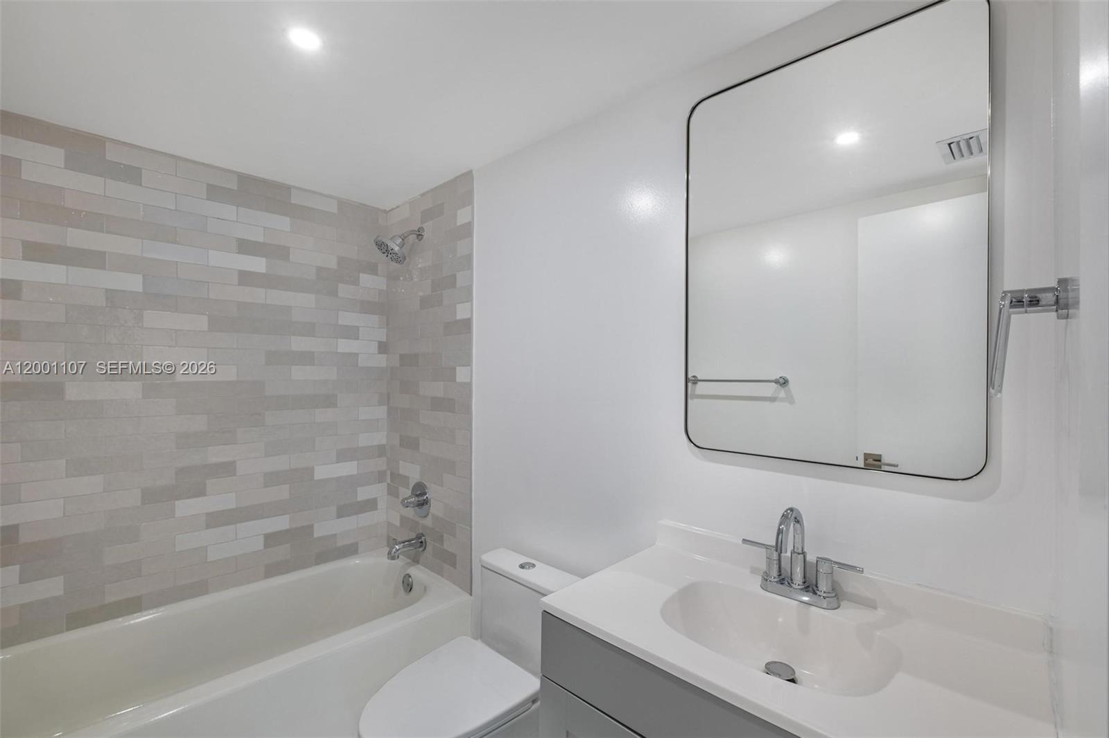 3582 NE 171st St # 207