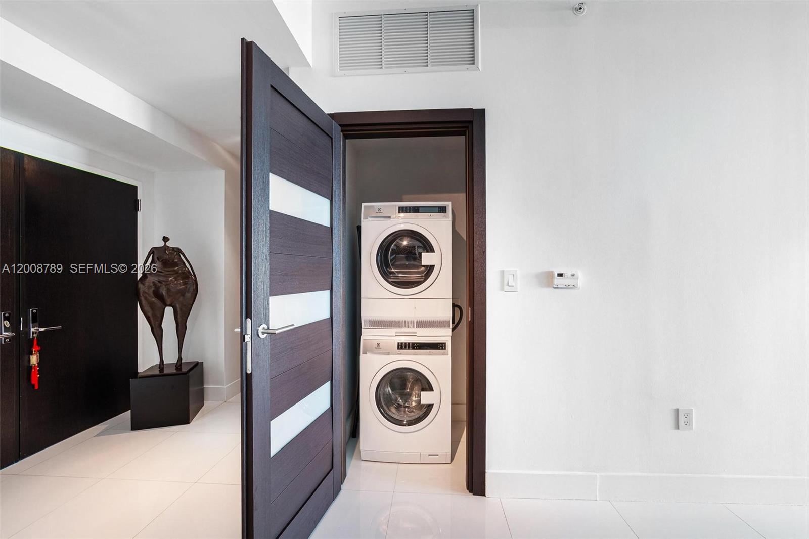 900 Biscayne Blvd # 2208