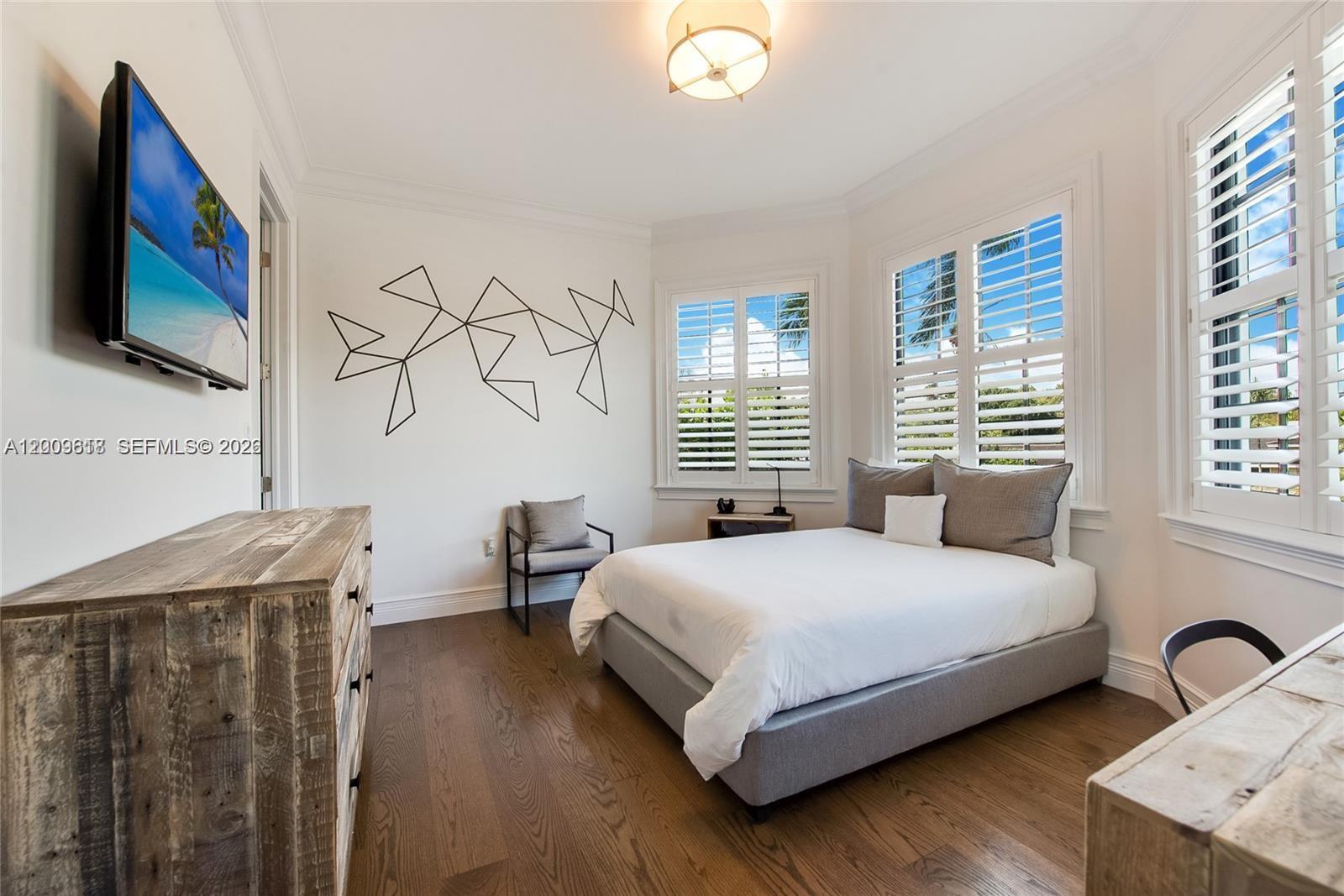 1151 S Alhambra Cir