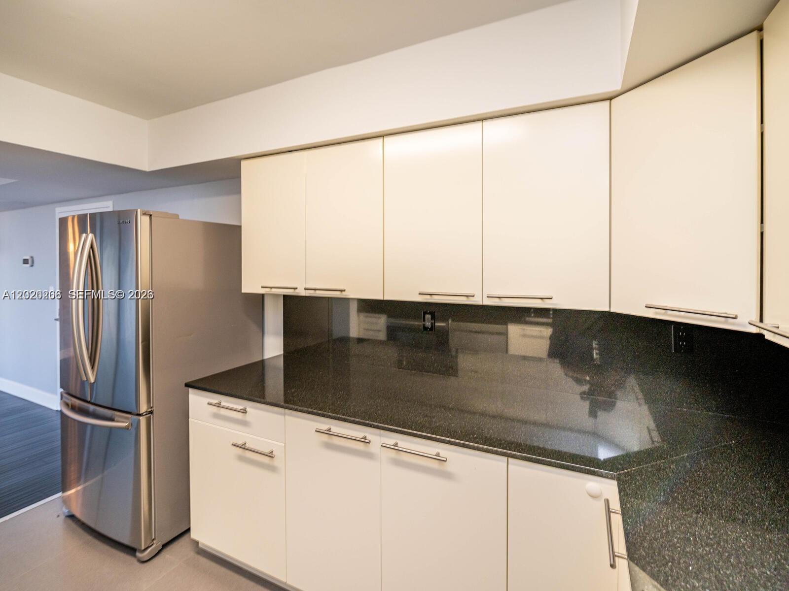 3600 Mystic Pointe Dr # 808