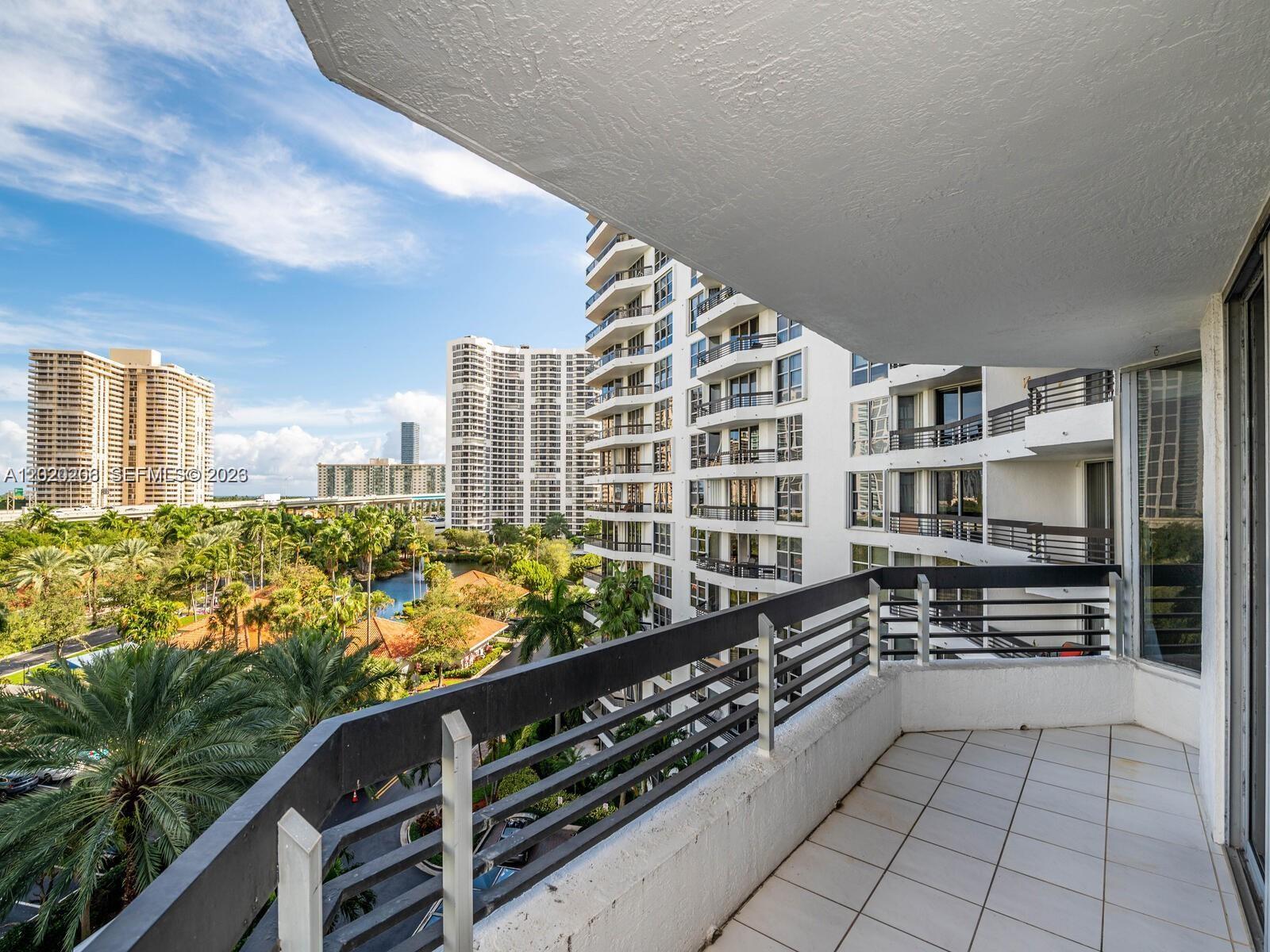 3600 Mystic Pointe Dr # 808
