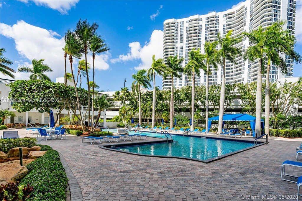 3600 Mystic Pointe Dr # 808