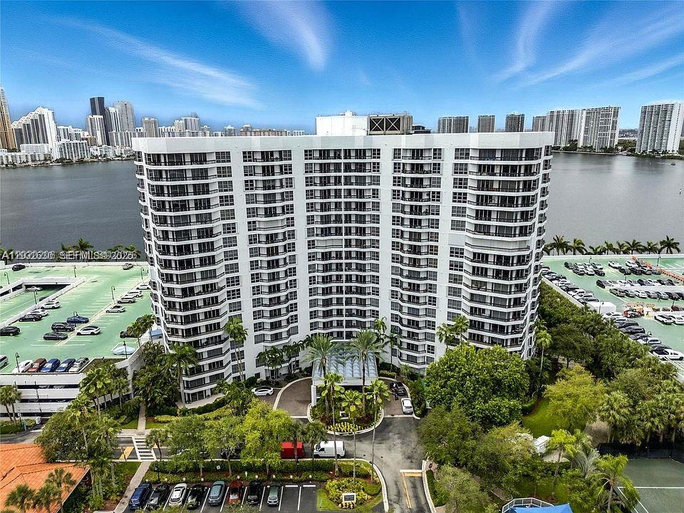 3600 Mystic Pointe Dr # 808