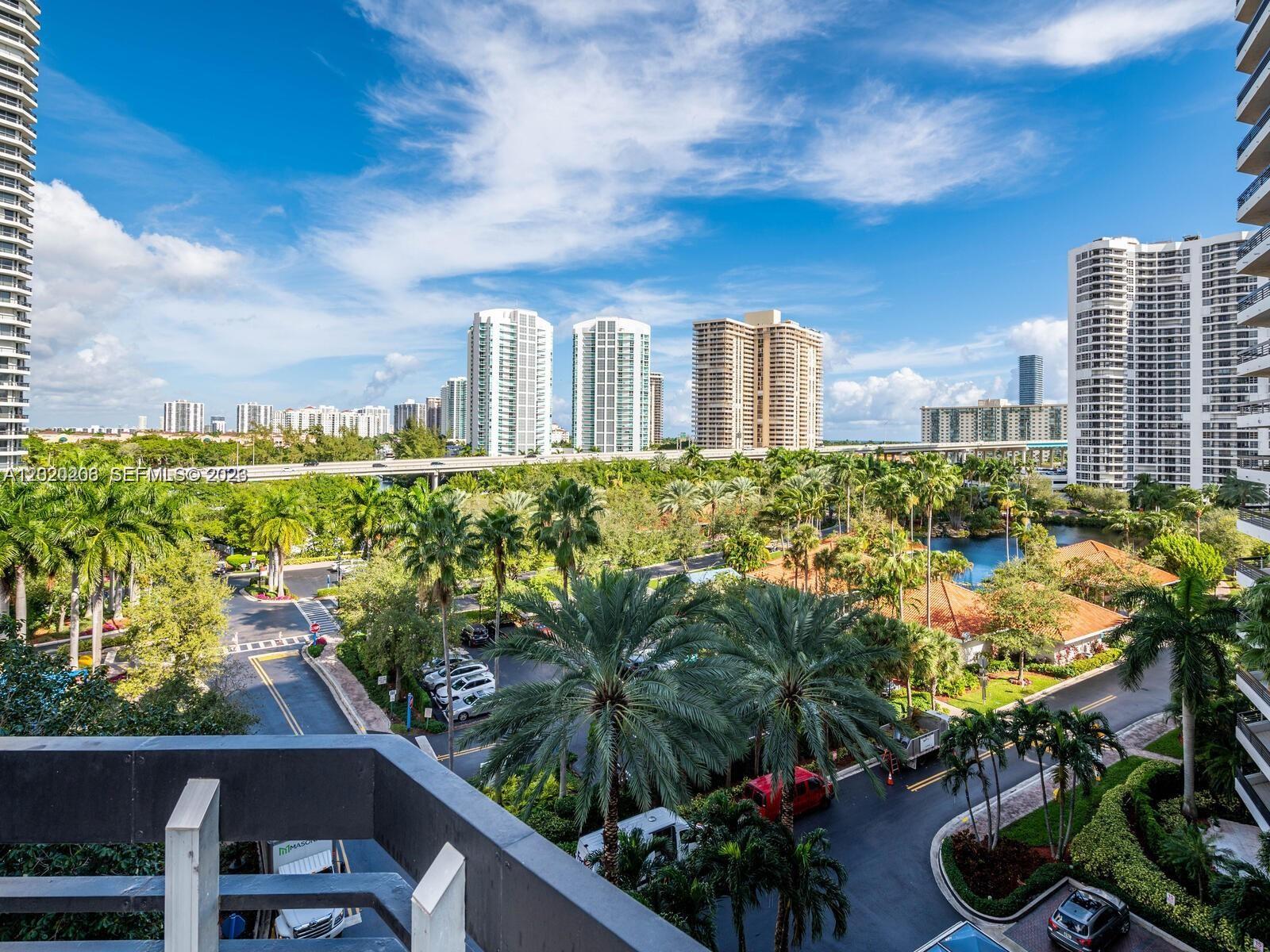 3600 Mystic Pointe Dr # 808