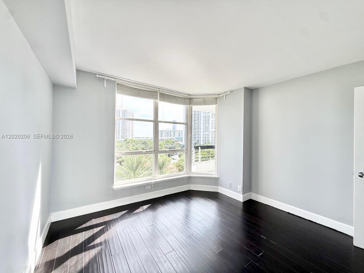 3600 Mystic Pointe Dr # 808