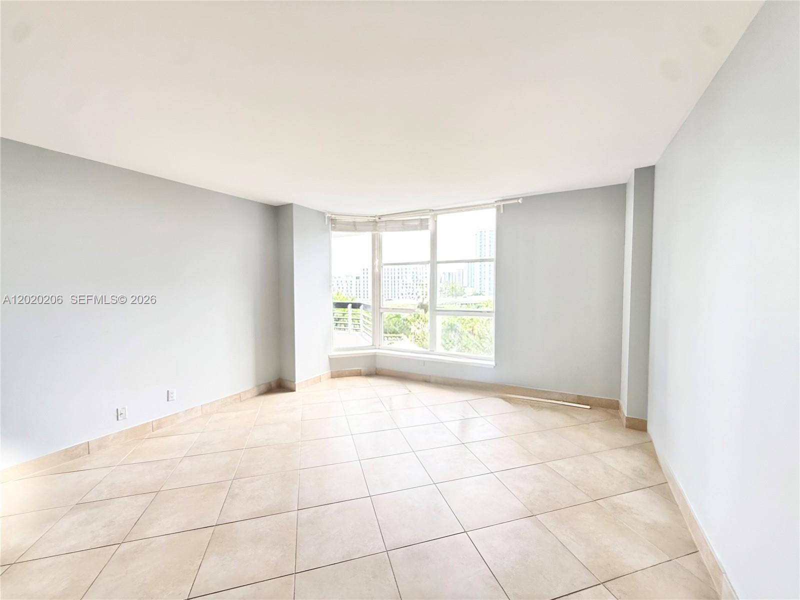 3600 Mystic Pointe Dr # 808
