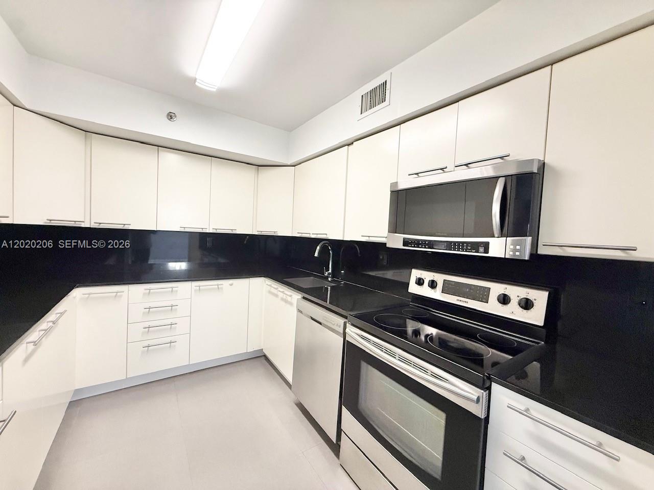 3600 Mystic Pointe Dr # 808