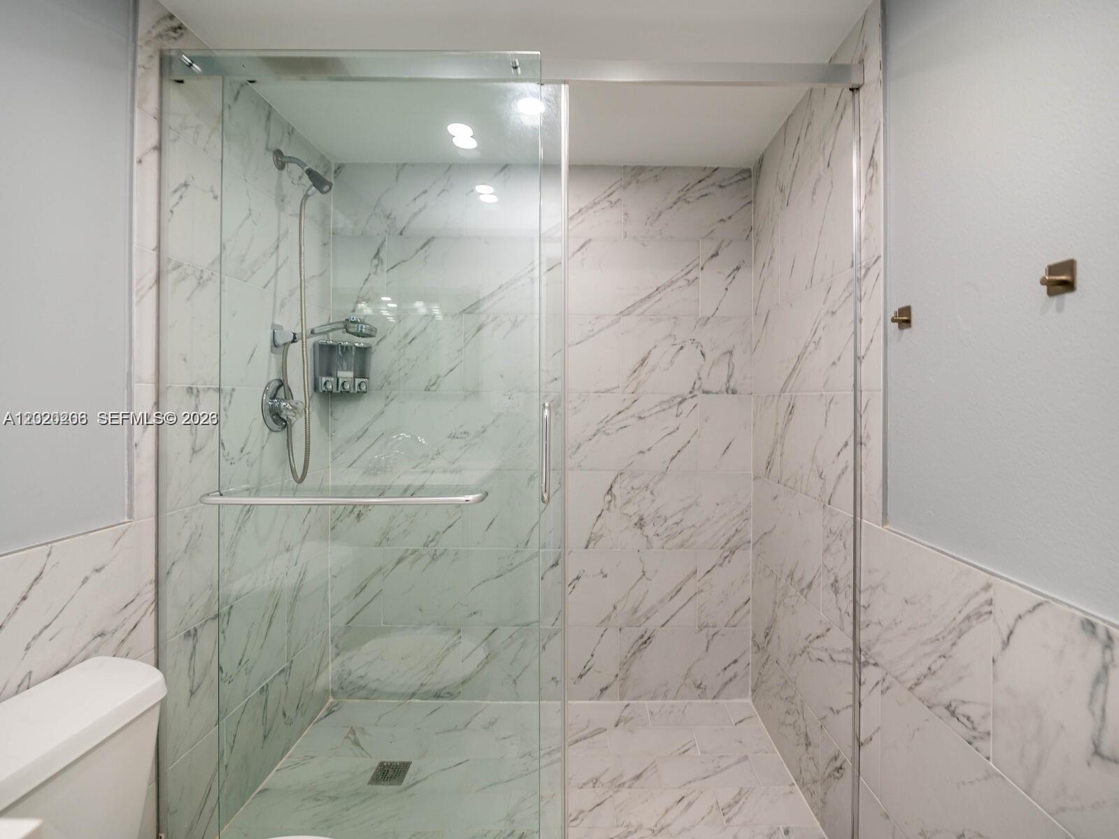 3600 Mystic Pointe Dr # 808