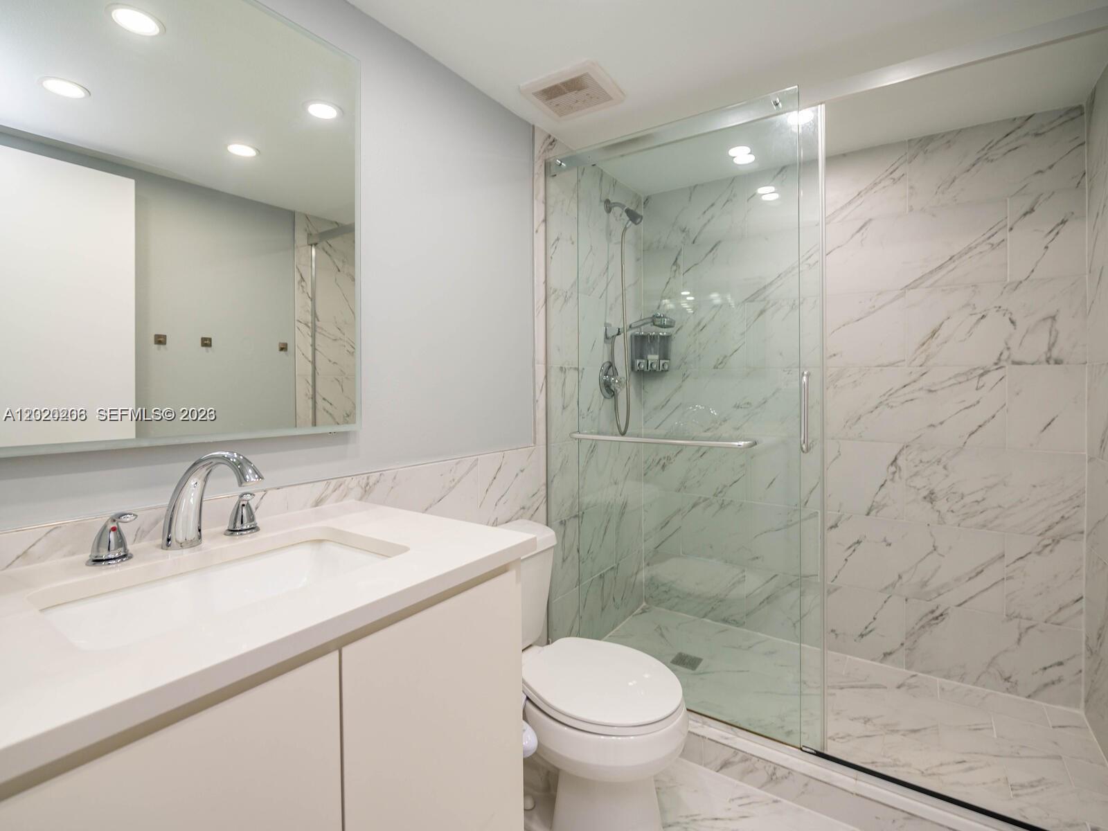 3600 Mystic Pointe Dr # 808