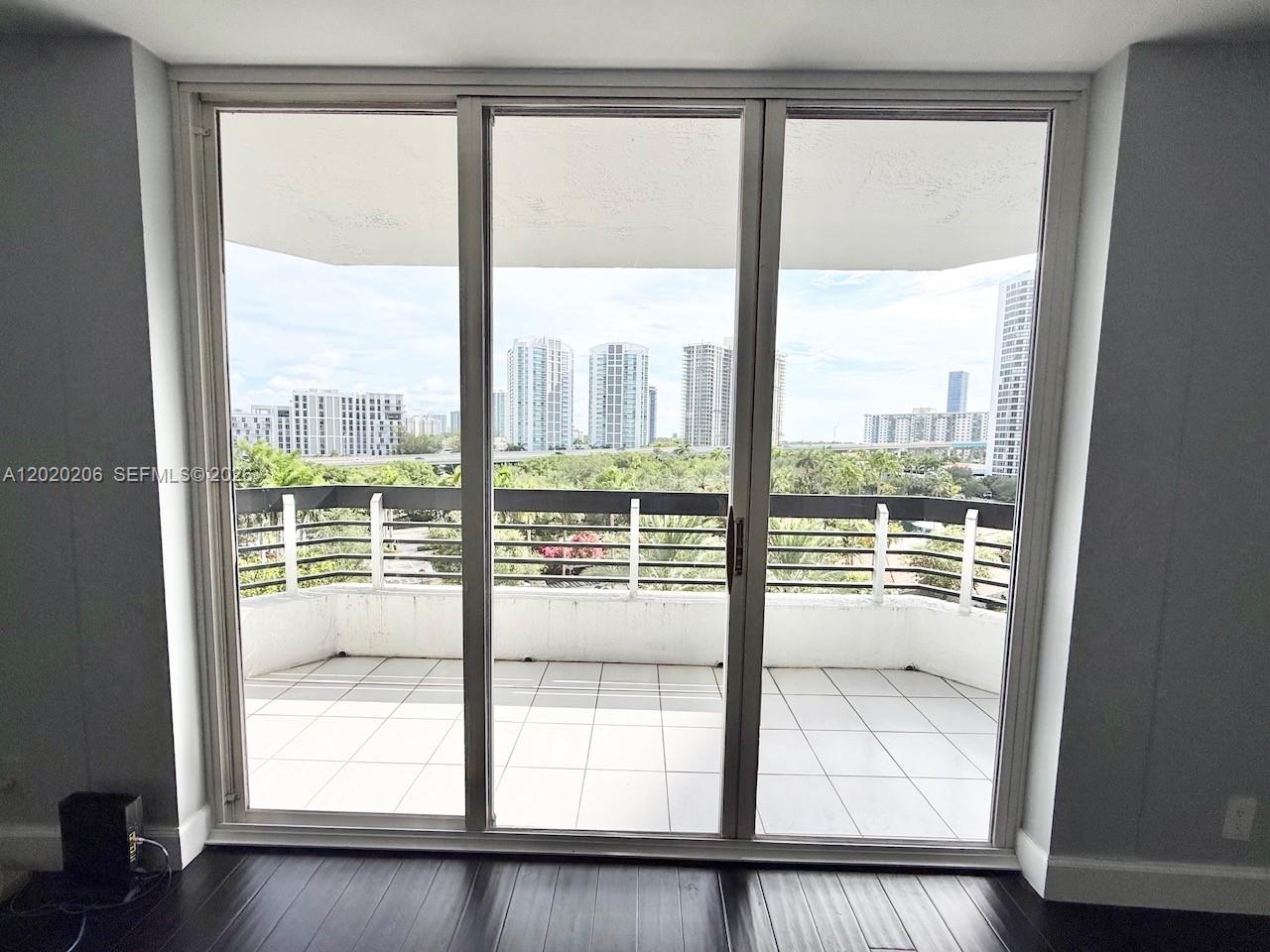 3600 Mystic Pointe Dr # 808