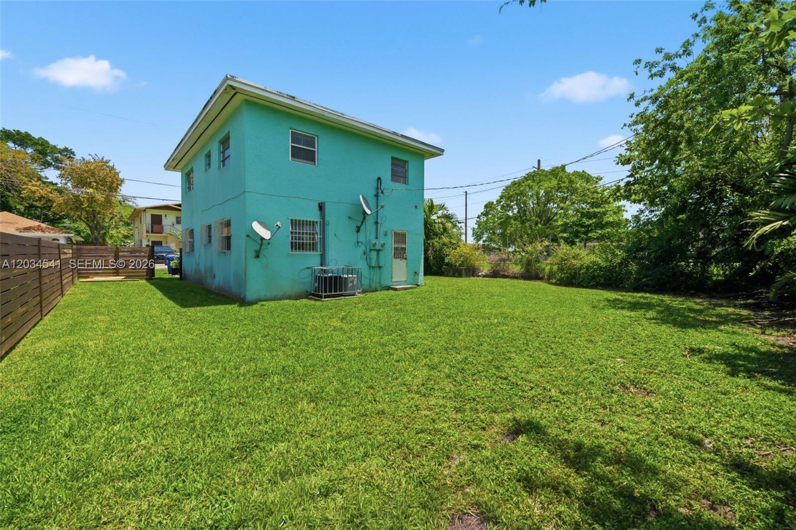 7512 NW 1st Ave # 7512