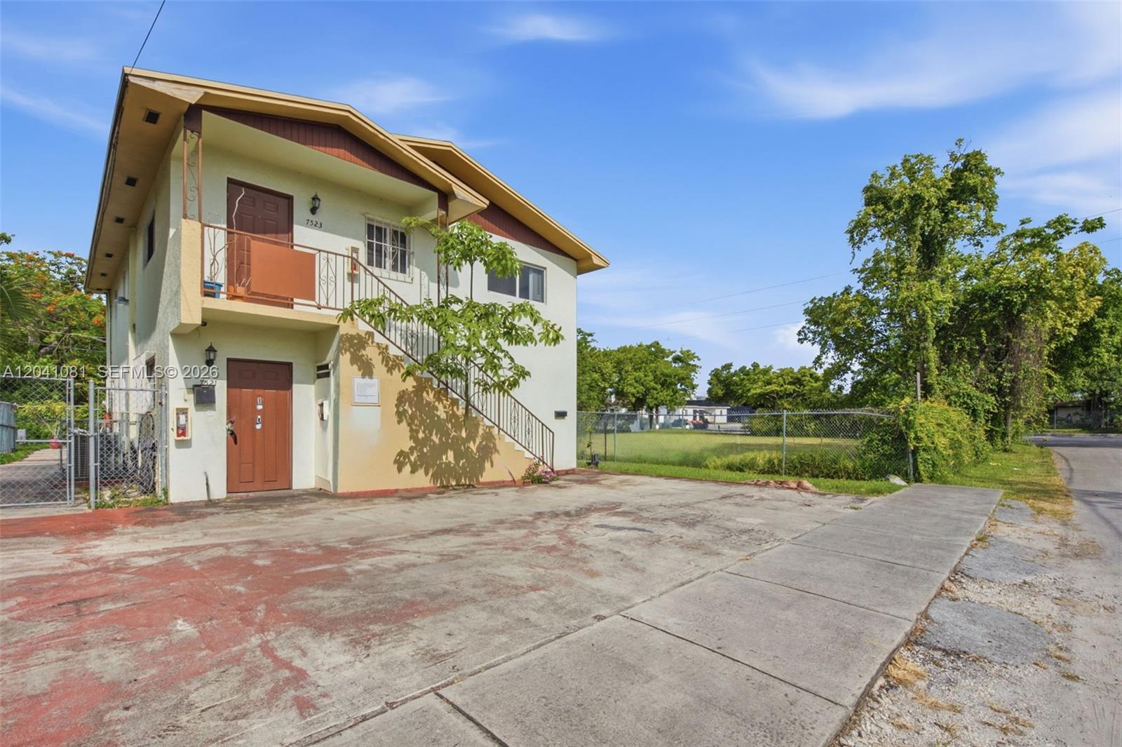 7521 NW 1st Ave # 7523