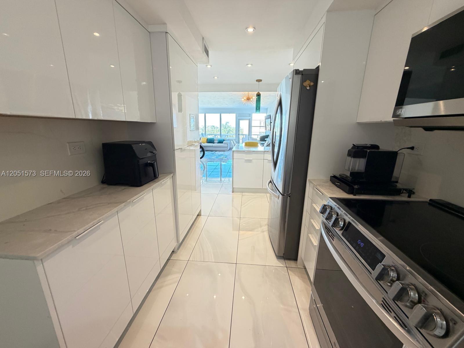 3111 N Ocean Dr # 401