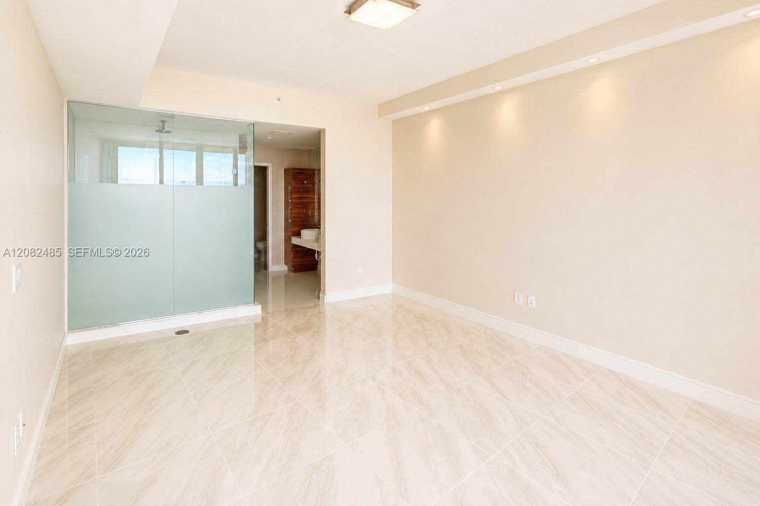 2020 N Bayshore Dr # 1710