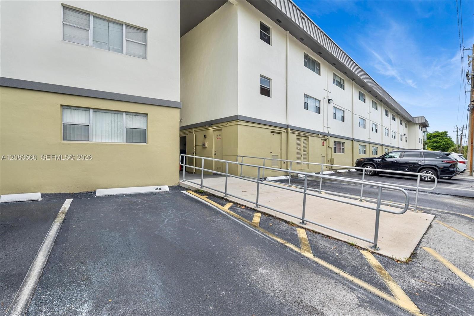250 Layne Blvd # 304