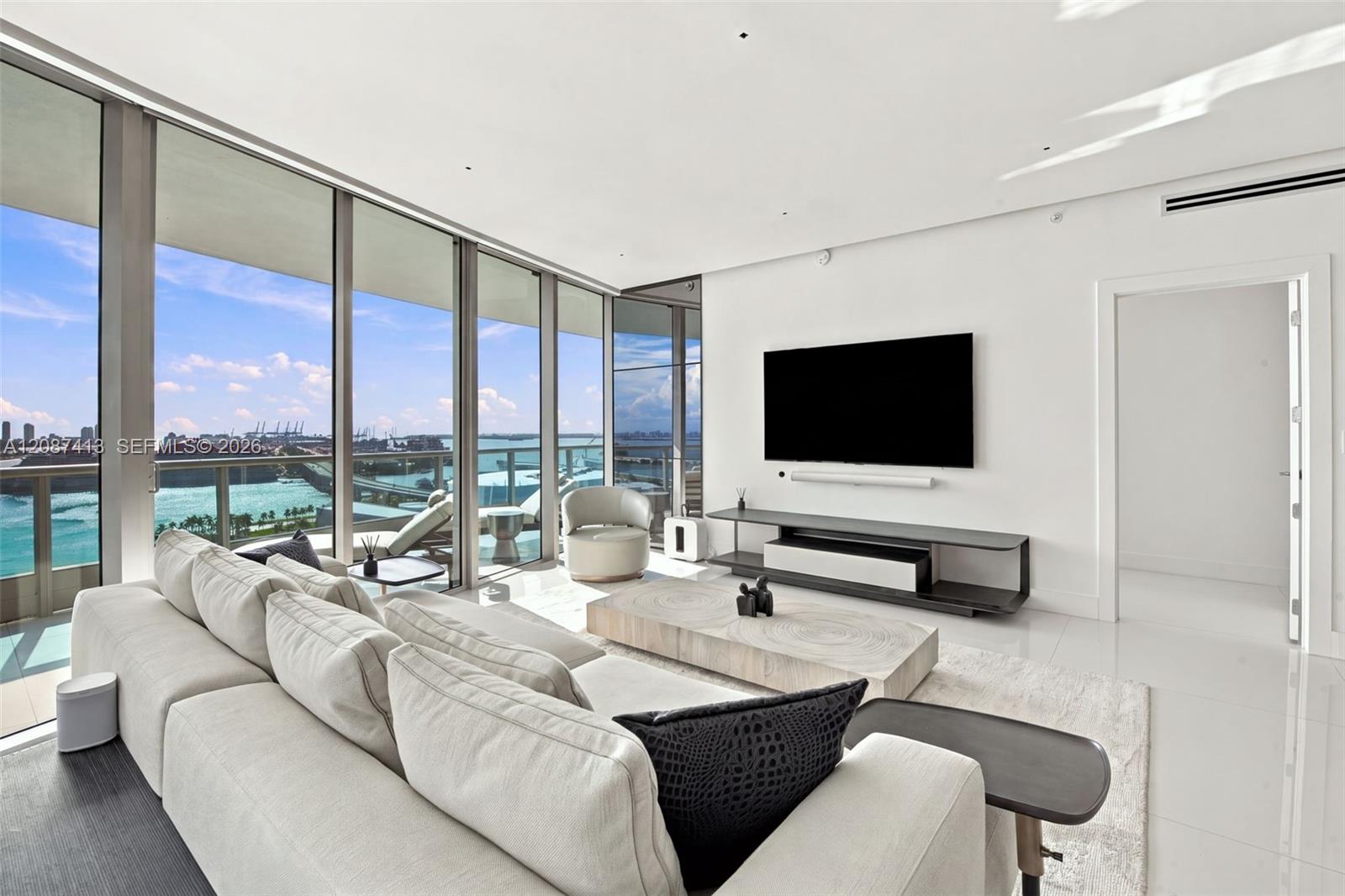 900 Biscayne Blvd # 2406
