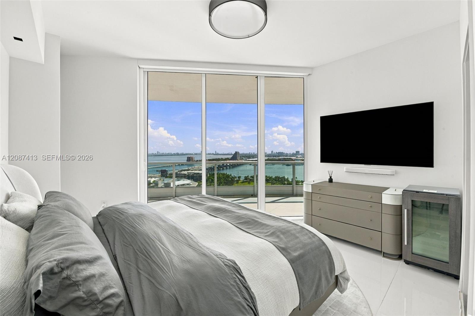 900 Biscayne Blvd # 2406