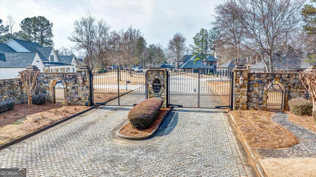 8000 Cascading Shoals