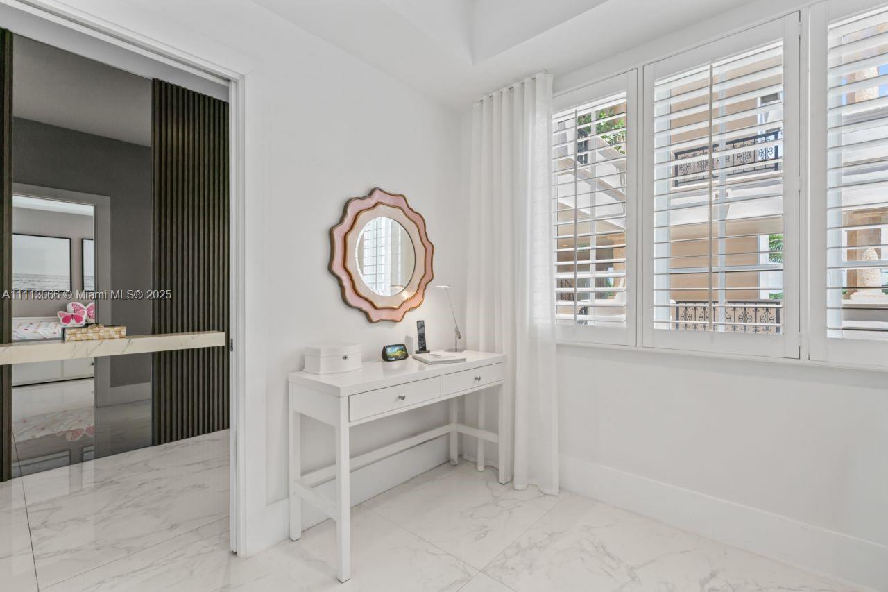 19143 Fisher Island Dr Unit: 19143