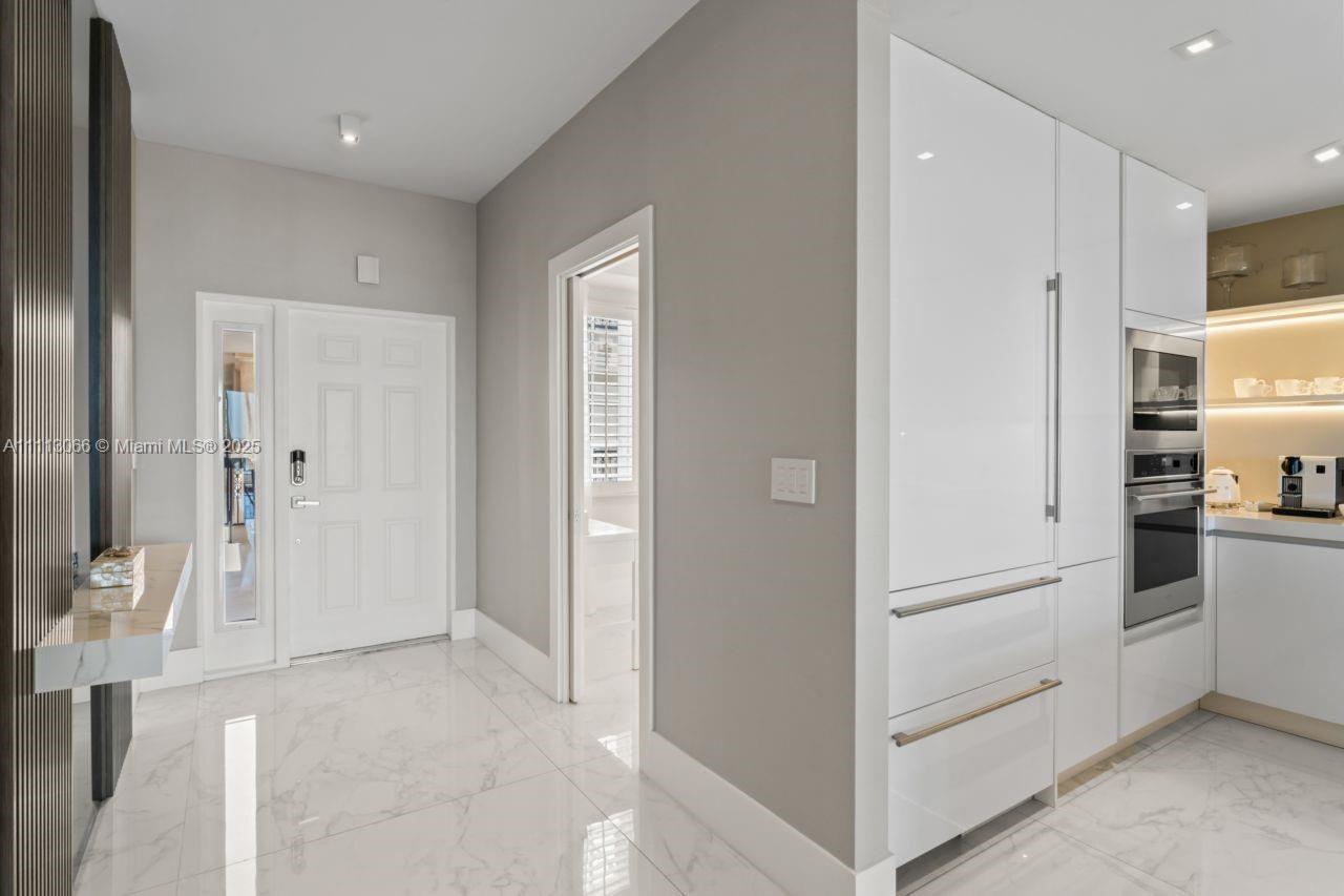19143 Fisher Island Dr Unit: 19143