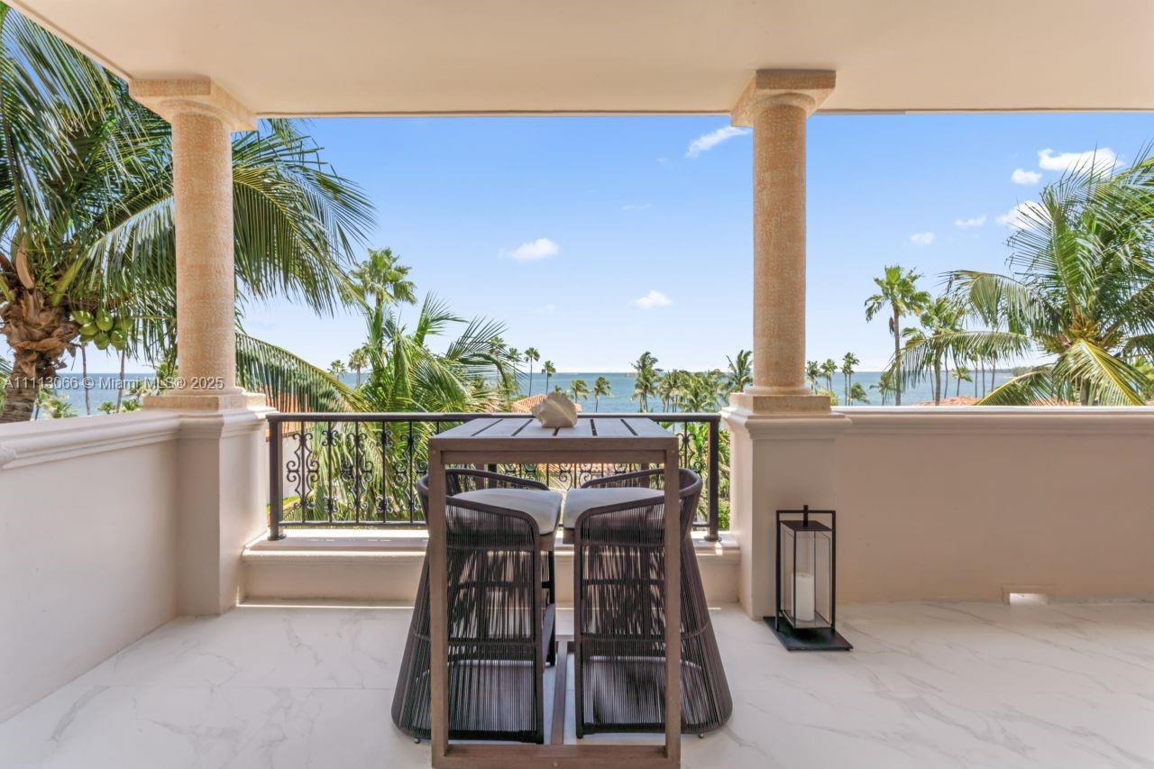 19143 Fisher Island Dr Unit: 19143