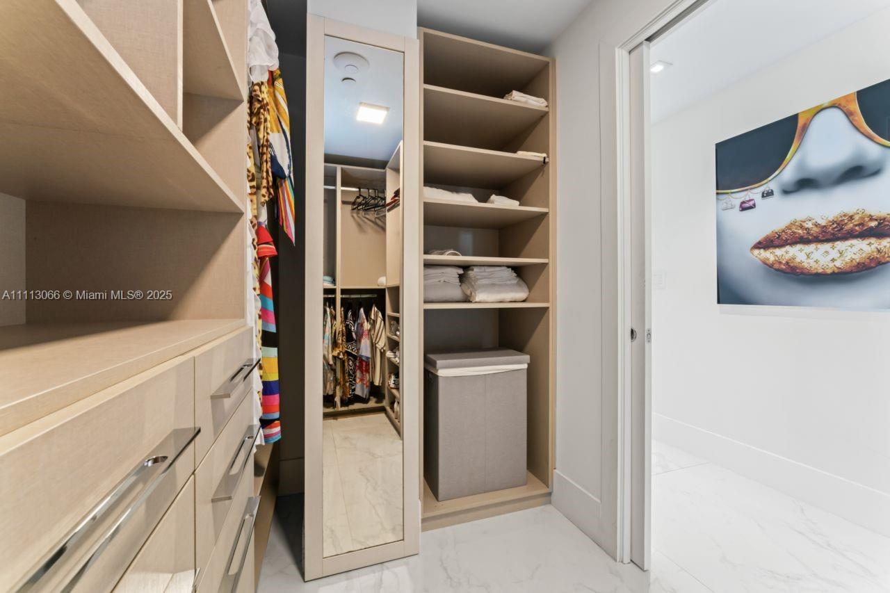 19143 Fisher Island Dr Unit: 19143