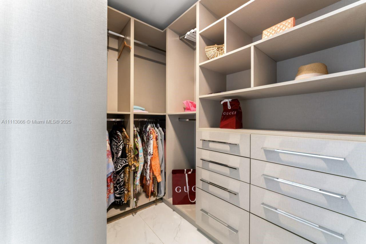 19143 Fisher Island Dr Unit: 19143