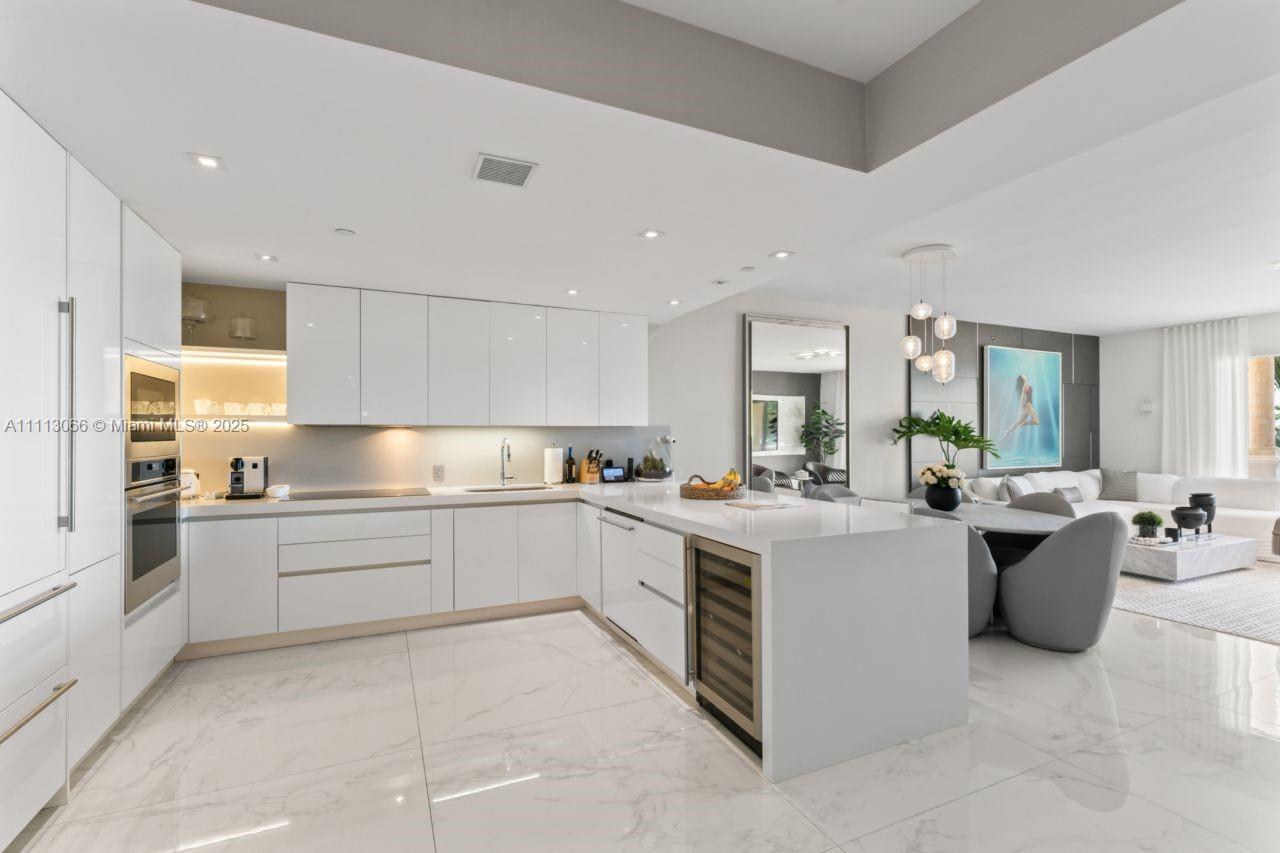 19143 Fisher Island Dr Unit: 19143