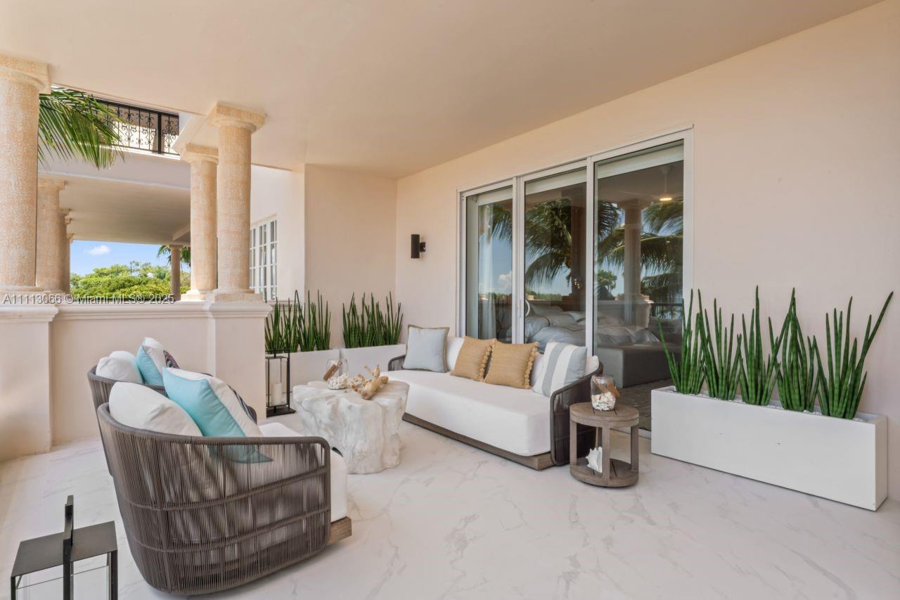 19143 Fisher Island Dr Unit: 19143