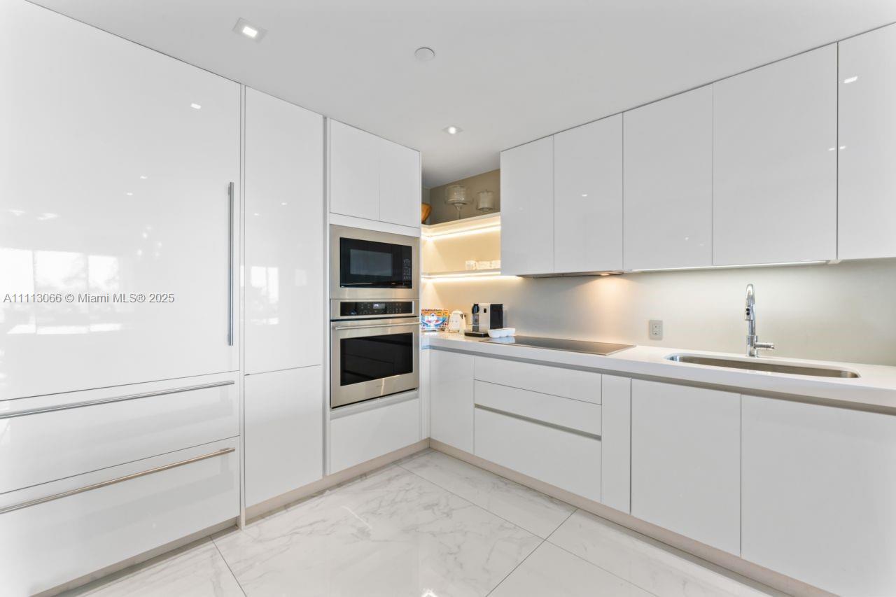 19143 Fisher Island Dr Unit: 19143
