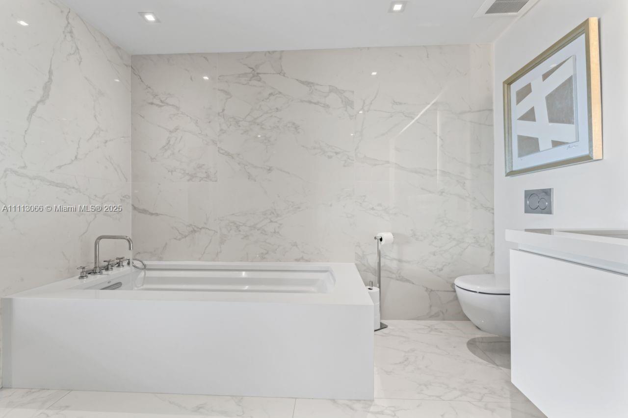 19143 Fisher Island Dr Unit: 19143