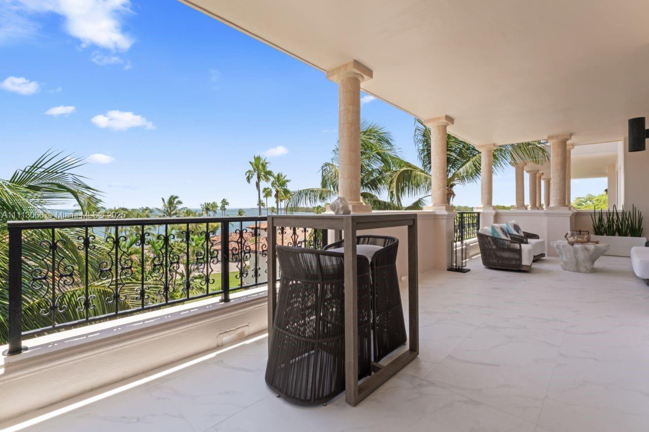 19143 Fisher Island Dr Unit: 19143