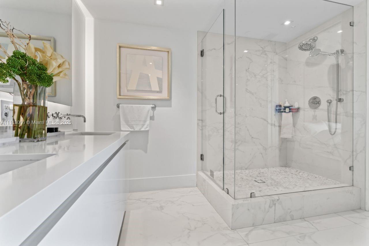 19143 Fisher Island Dr Unit: 19143