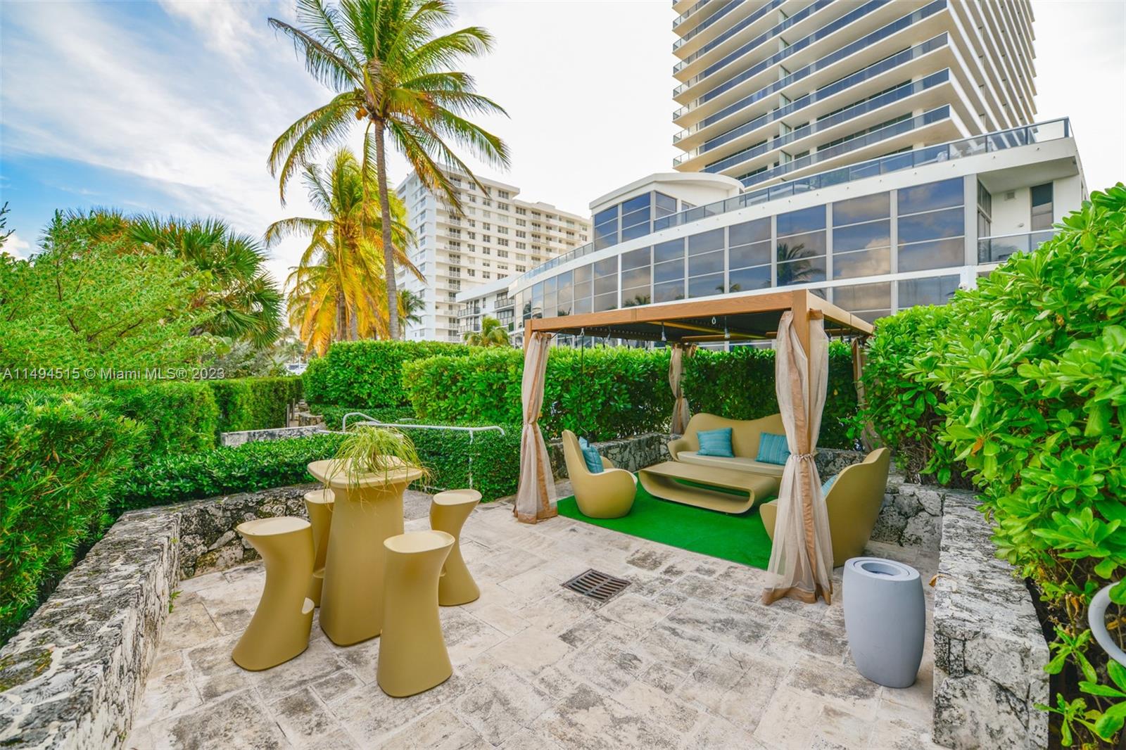 5875 Collins Ave # 1403