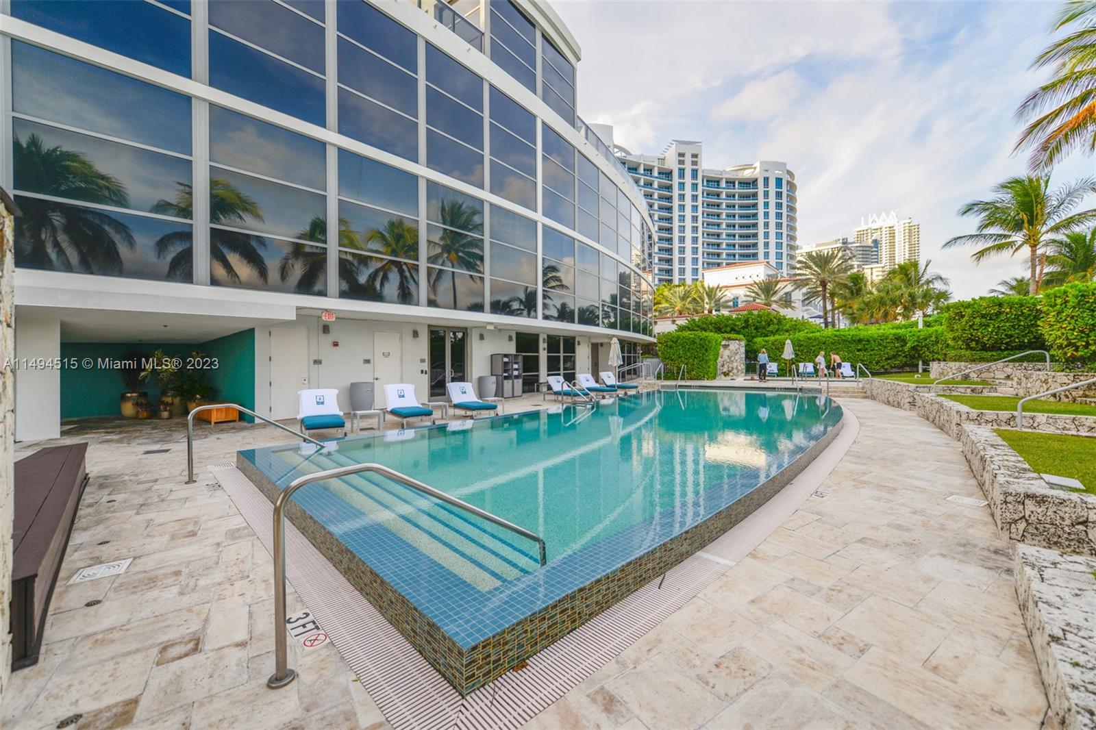 5875 Collins Ave # 1403