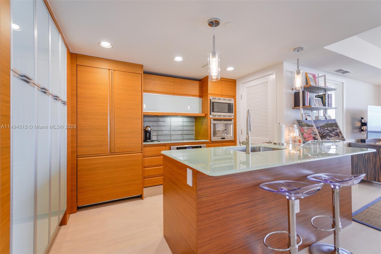 5875 Collins Ave # 1403